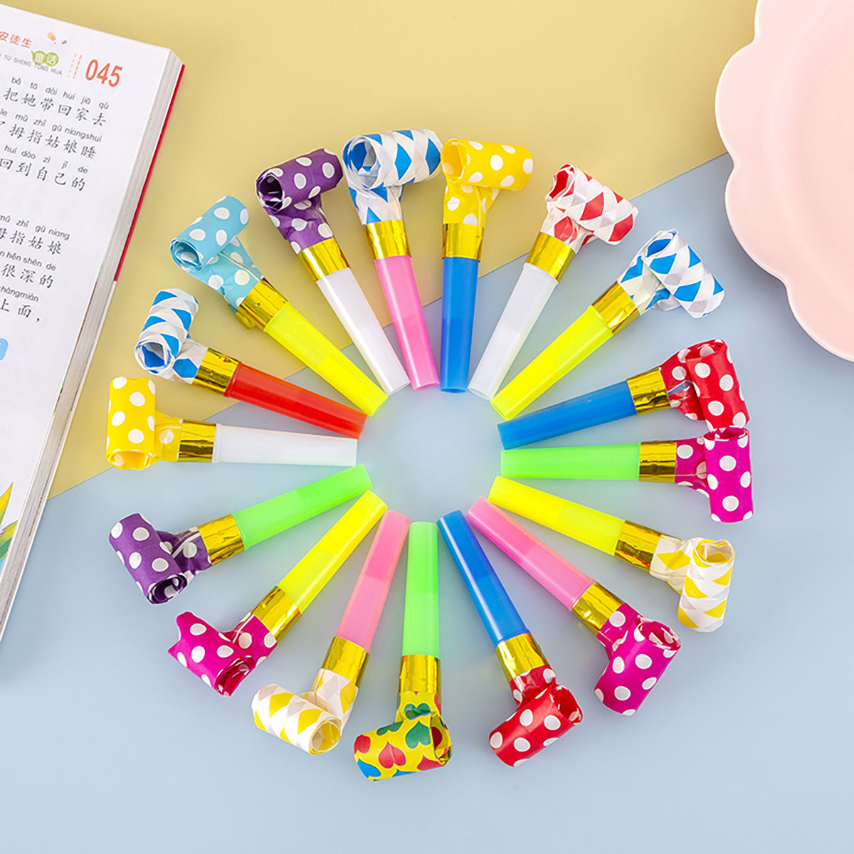 30 PZ Fischietti Colorati Gioc - Party Games Easter recensione e prezzo