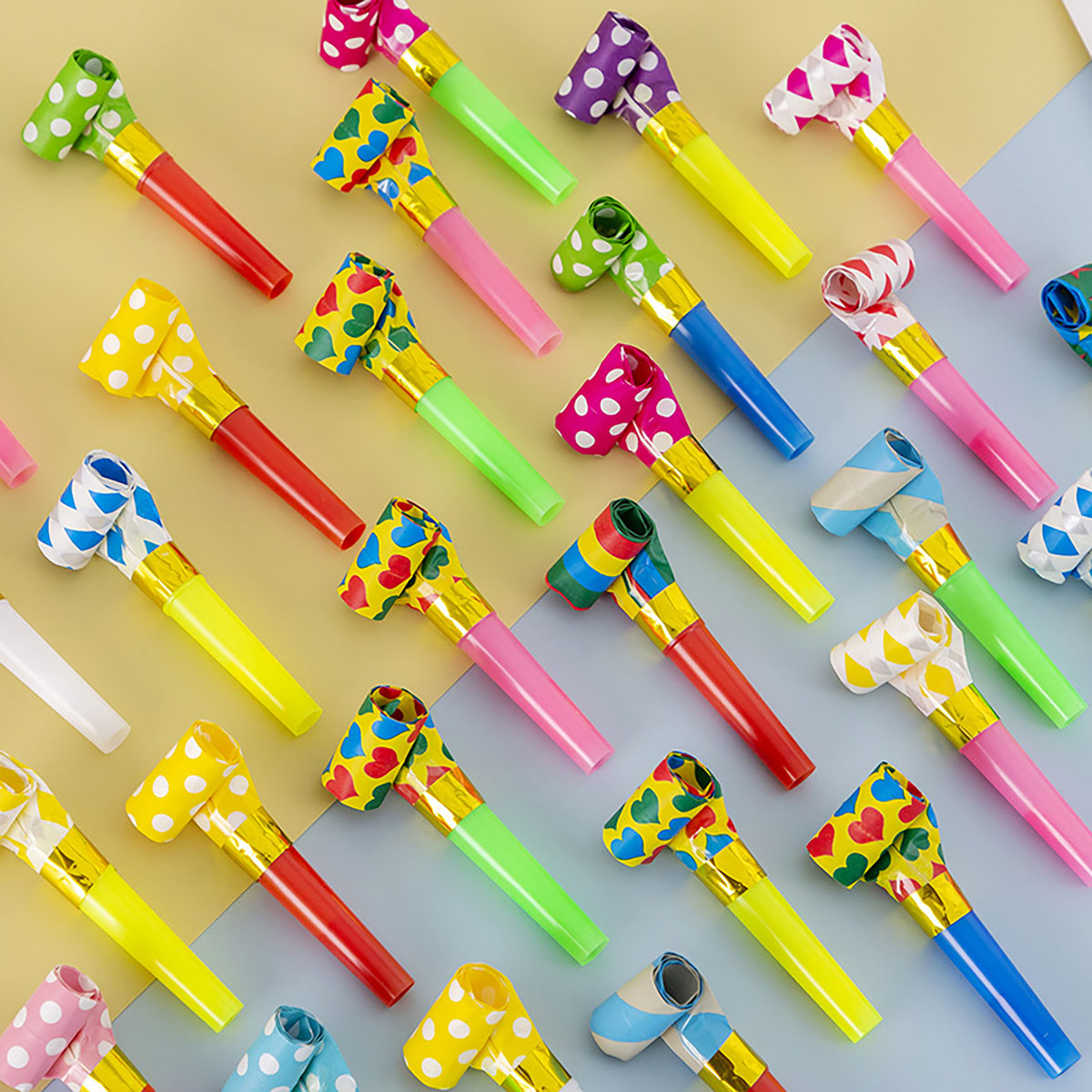30 PZ Fischietti Colorati Gioc - Party Games Easter recensione e prezzo